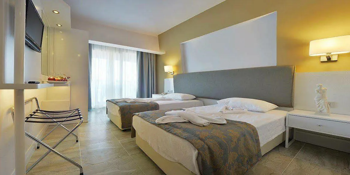 מרמריס Maris Beach Hotel